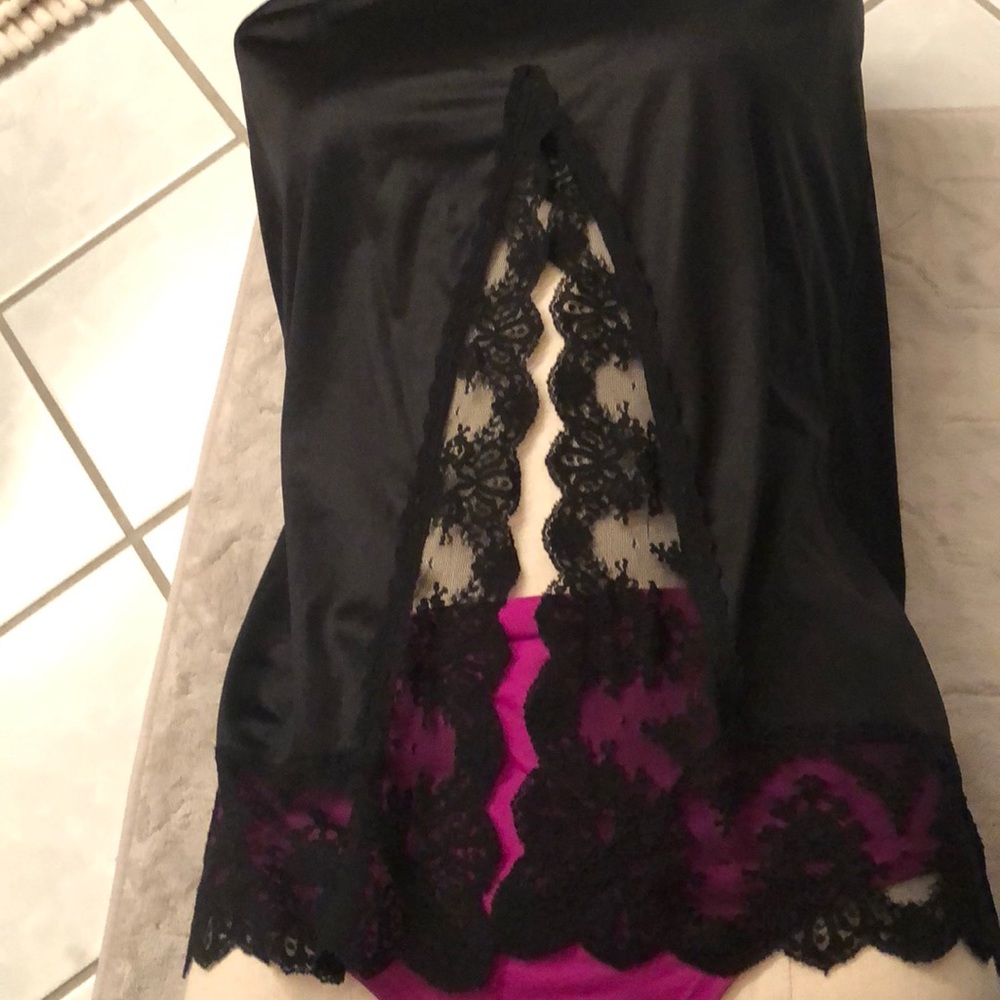 Black slip with lace slit in great condition